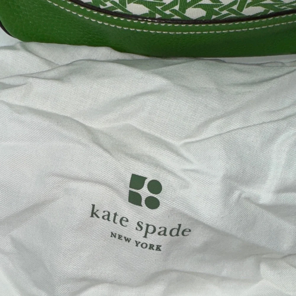 UEC Kate spade canvas & leather Green and White Patterned Women's Bag w/ duster